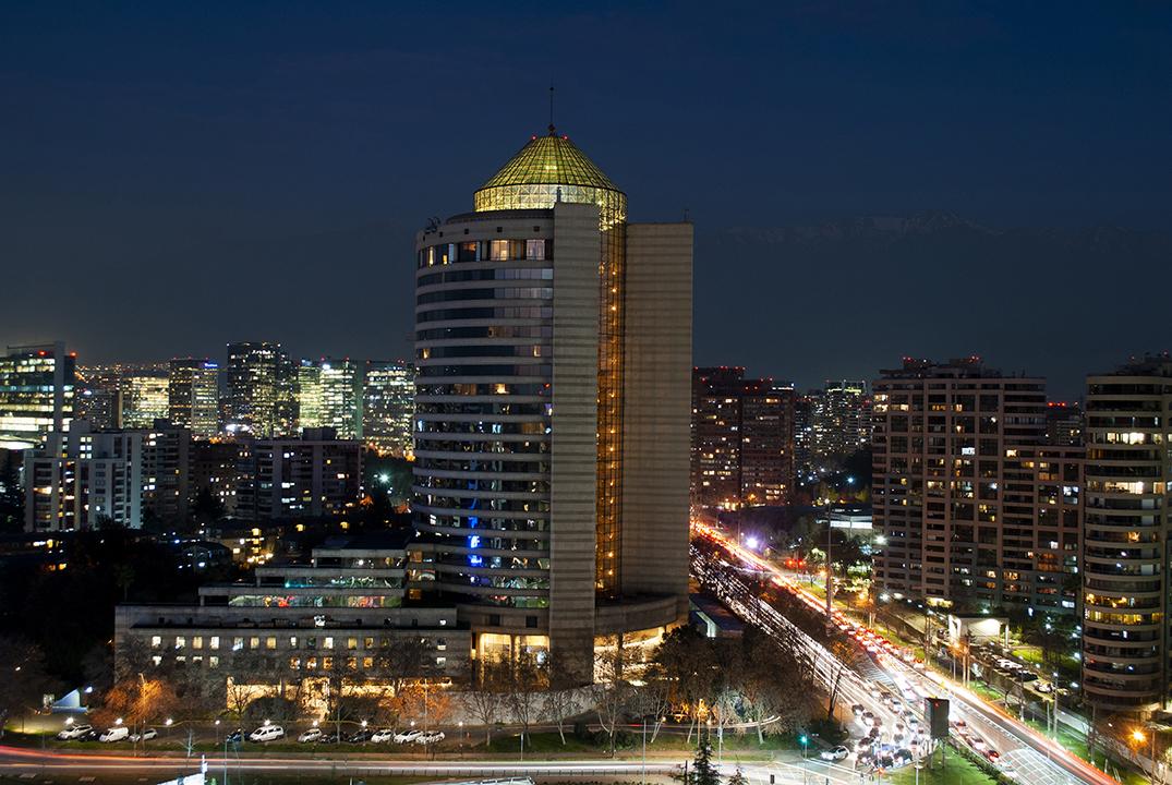 Mandarin Oriental, Santiago Hotel Exterior foto The hotel at night