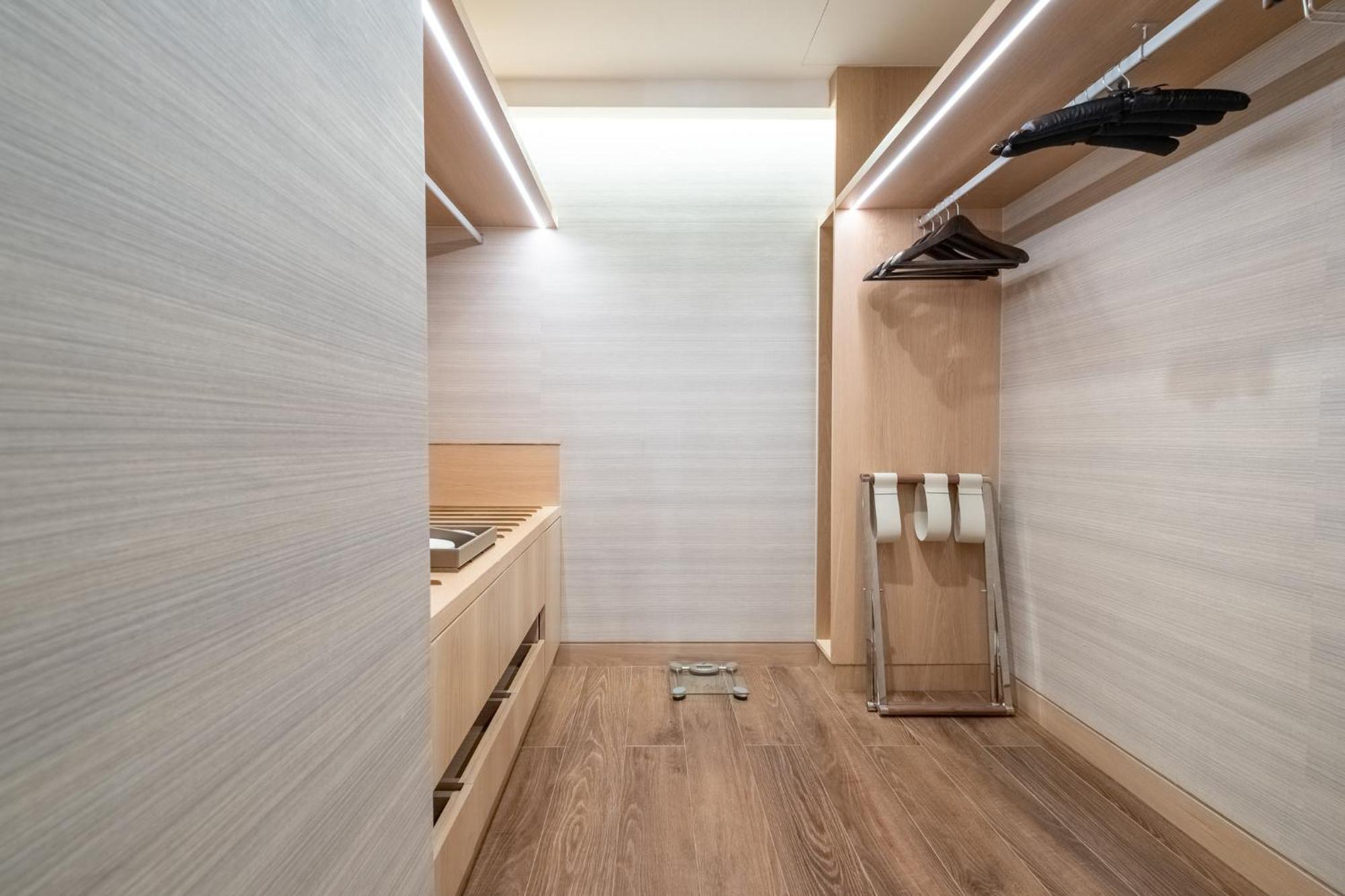 Mandarin Oriental, Santiago Hotel Exterior foto Interior of a capsule hotel in Tokyo