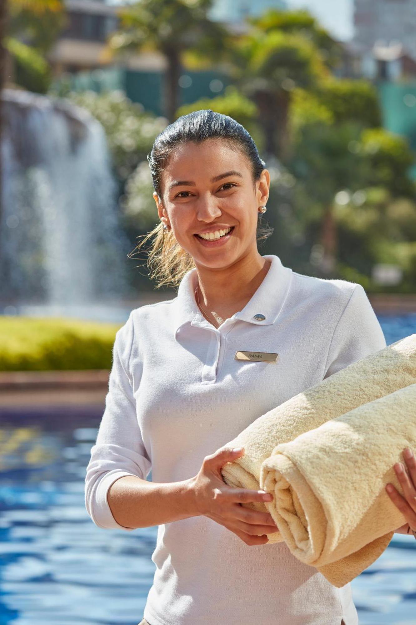 Mandarin Oriental, Santiago Hotel Exterior foto A Disney cast member at Walt Disney World